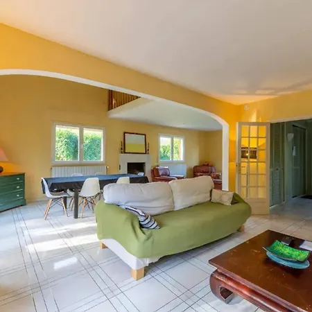 Prázdninový dům Maison Chaleureuse A Saints Avec Jardin Et Terrasse *