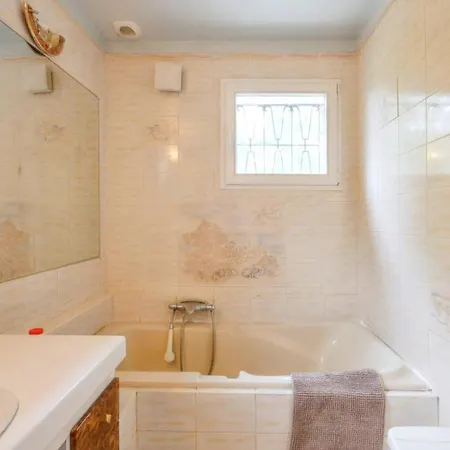 Prázdninový dům Maison Chaleureuse A Saints Avec Jardin Et Terrasse